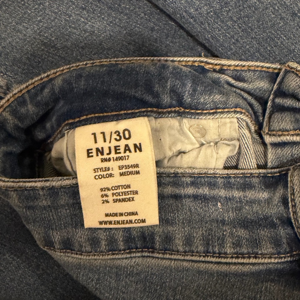 High-Rise Wide-Leg Jeans in Medium Blue - Picture 2 of 4